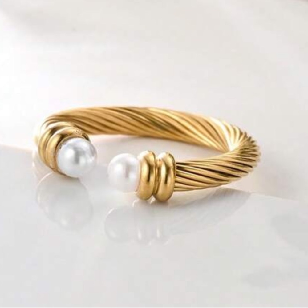 Women’s Gold Twisted Ring with Faux Pearls